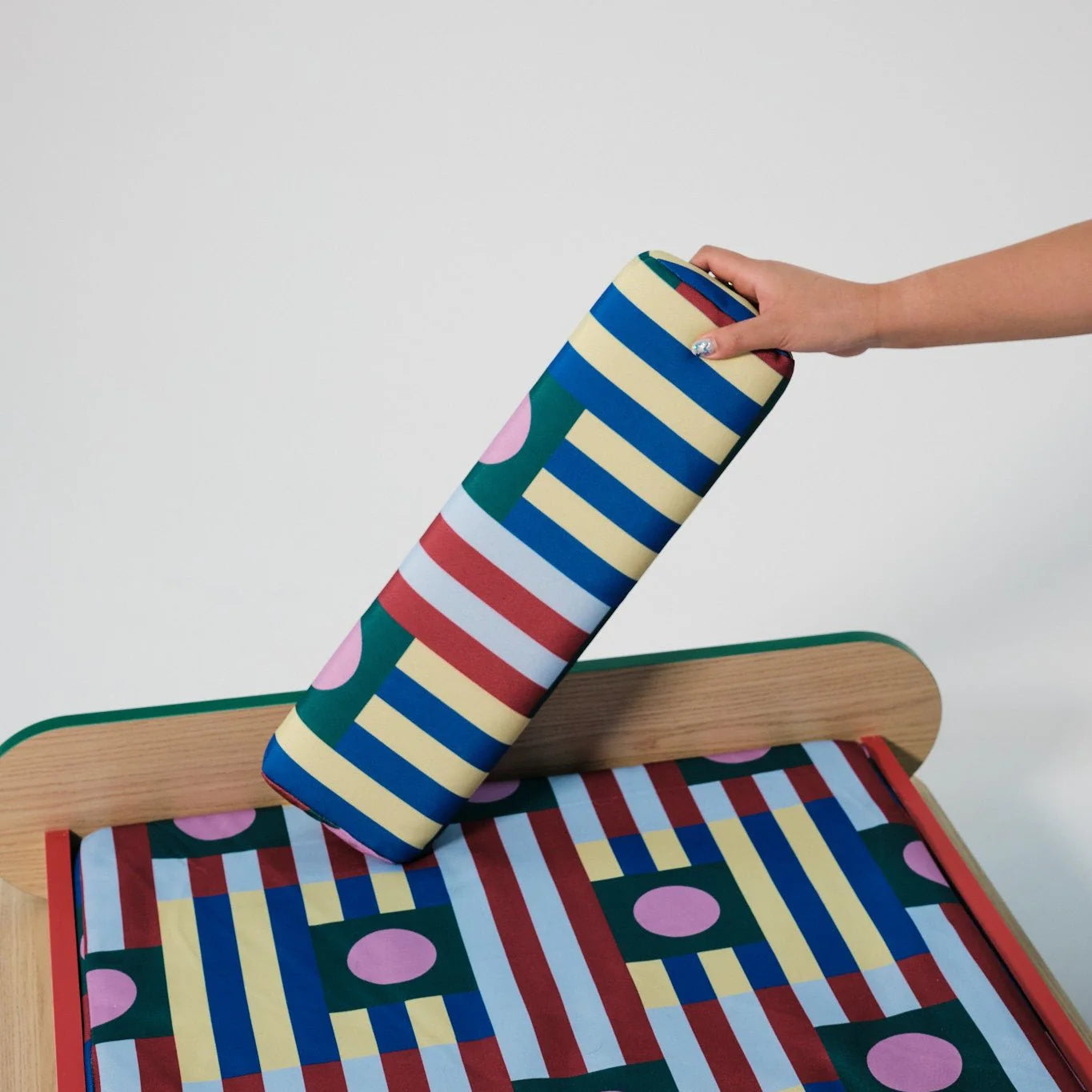 The Leo Bed – Modern Elevated Dog & Cat Bed