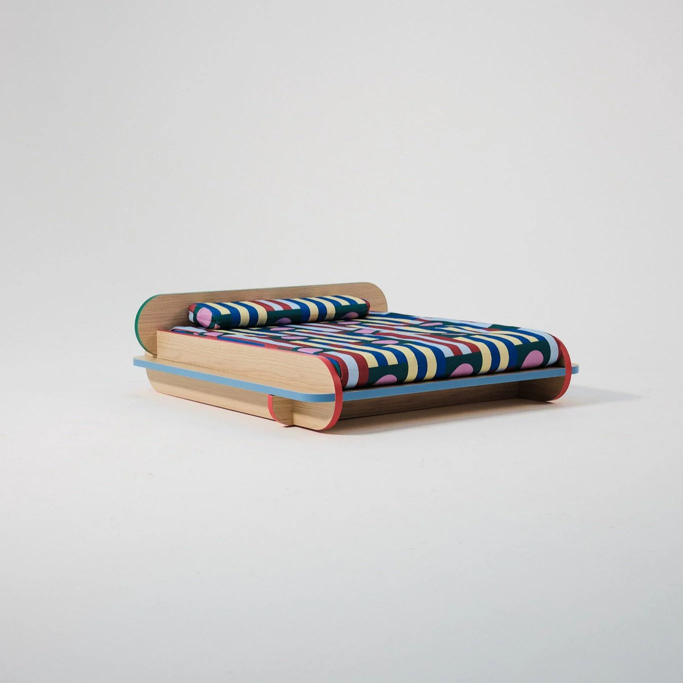 The Leo Bed – Modern Elevated Dog & Cat Bed